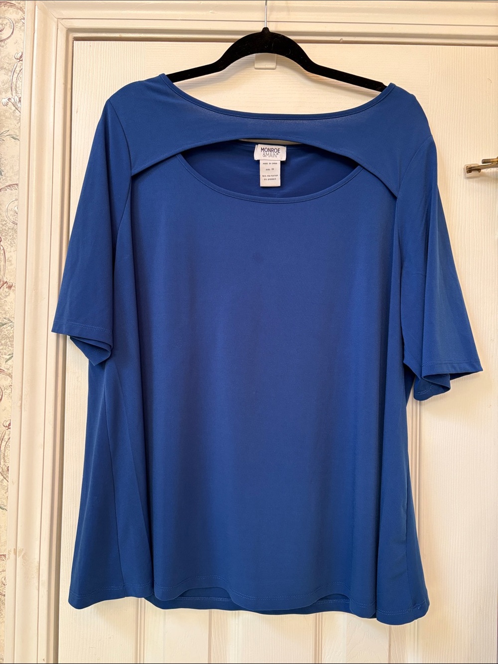 Size 1X Monroe & Main Royal Blue Short Sleeve Top with Cutout Yoke